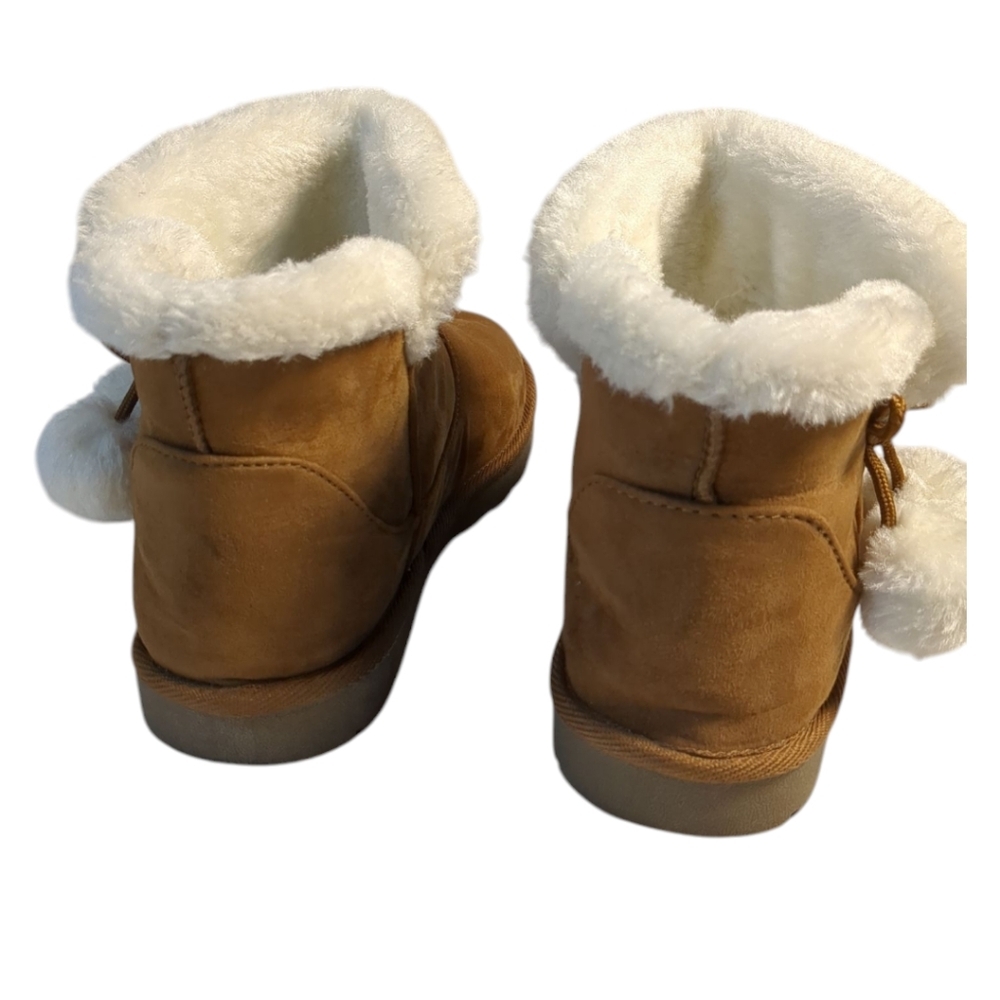 Arizona Jeans Memory Foam Pom Pom Booties SZ 9M - Picture 2 of 5